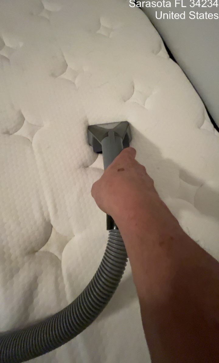 Mattress deep cleaning machine at work